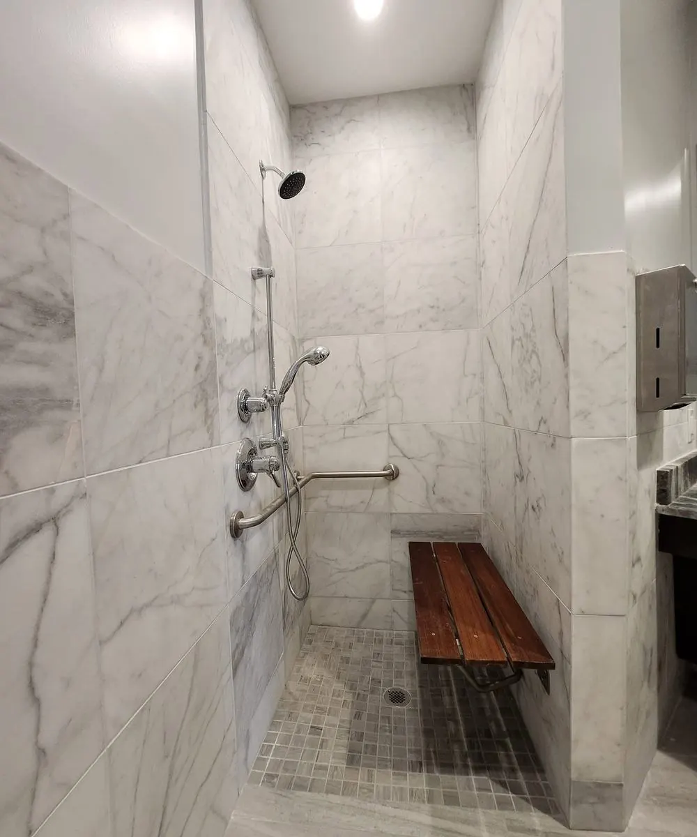 Commercial accessible shower in marble-look porcelain