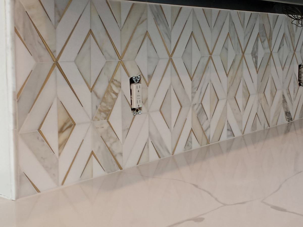 Marble diamond-pattern backsplash