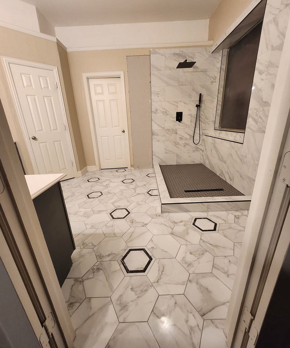 Oversized hex floor with black accents