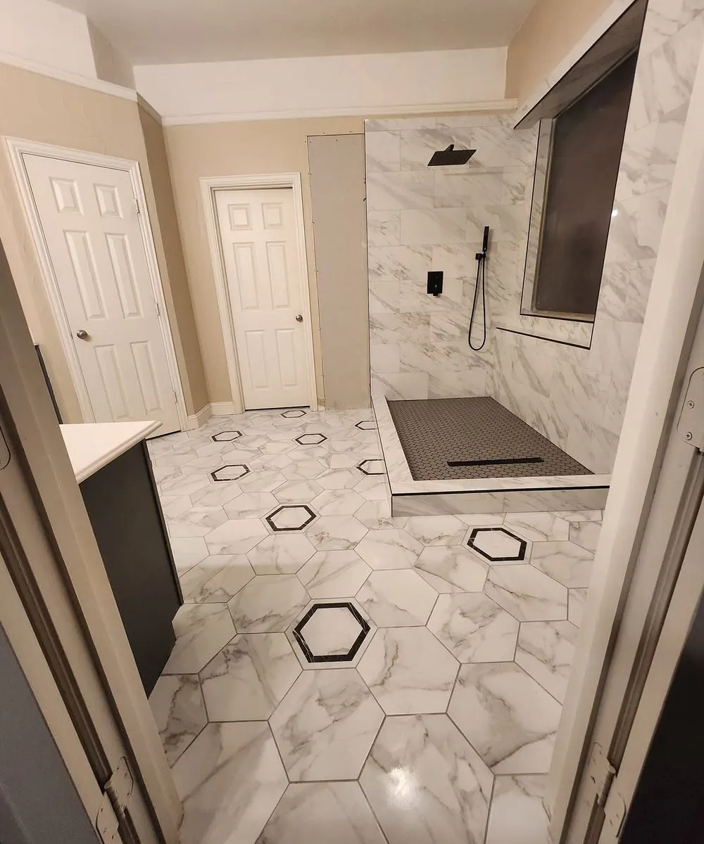Oversized hex floor with black accents