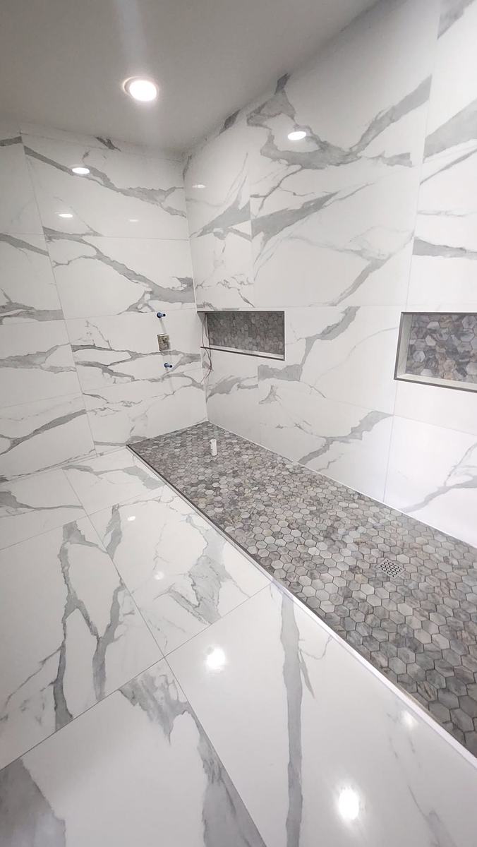 Marble-look shower with built-in bench